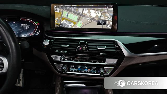 BMW 5 Series (G30) 2023 Серебристо-серый из Кореи, фото 5
