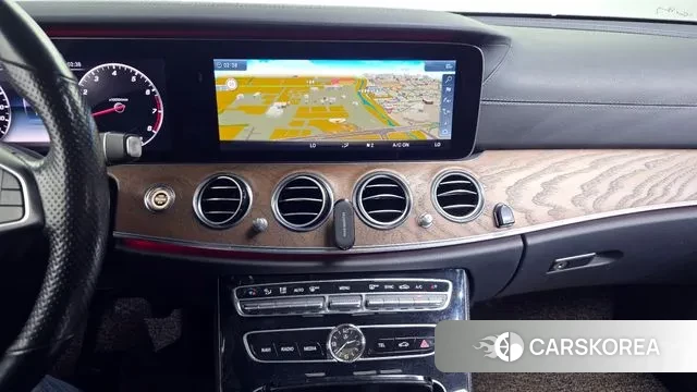 Mercedes-Benz E-Class W213 2018 Серебряный из Кореи, фото 5