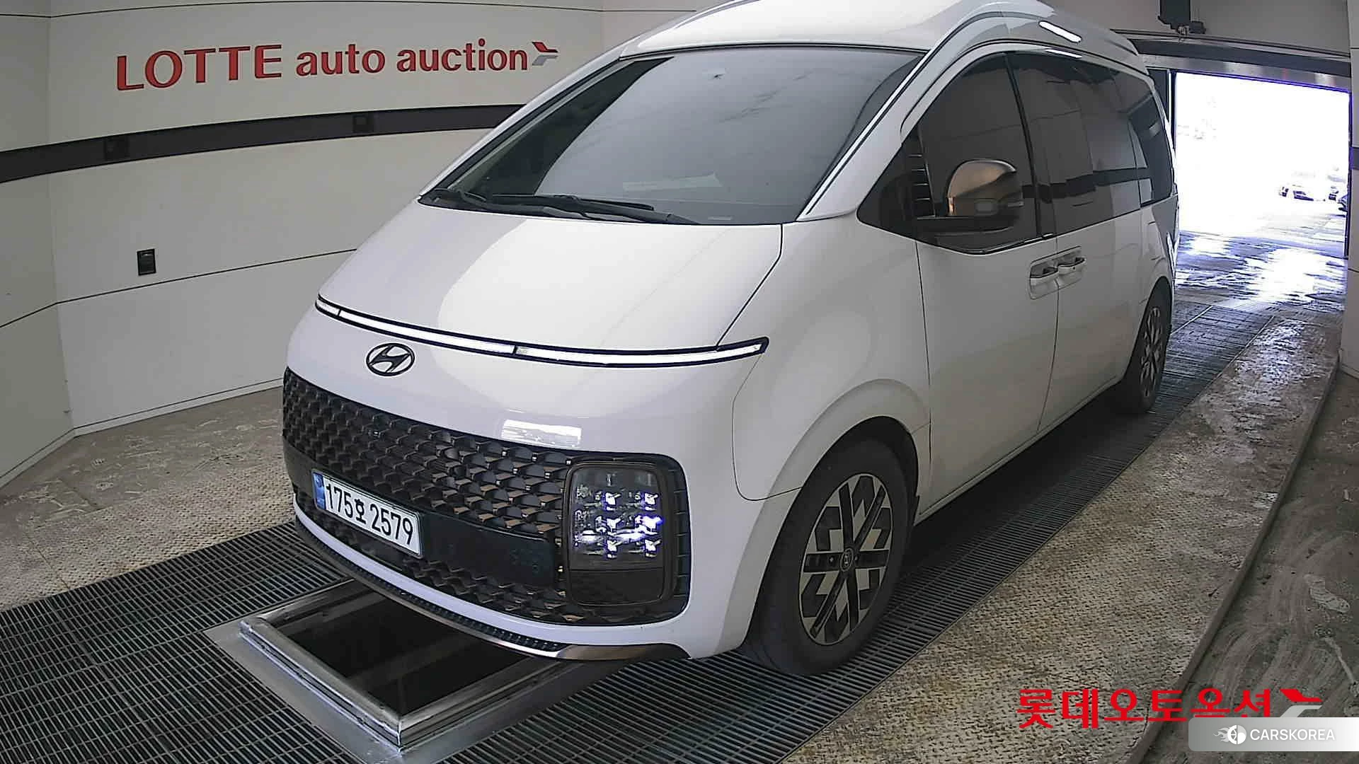 Hyundai STARIA LOUNGE Limousine 2023 Белый из Кореи, фото 5