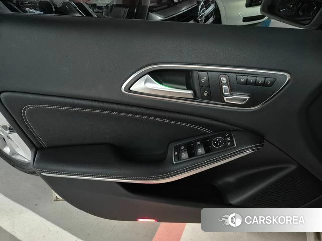 Mercedes-Benz A-Class W176 2018 Белый из Кореи, фото 5