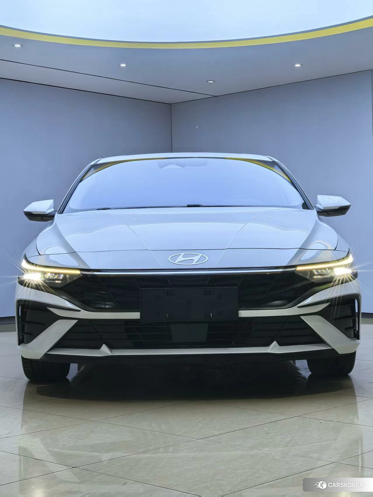 Hyundai Elantra 2023 Белый из Китая, фото 5