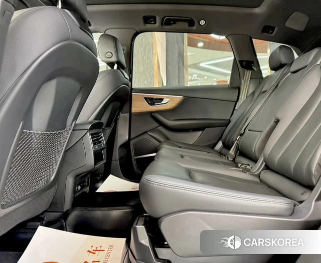 Audi Q7 2022 Черный из Китая, фото 5