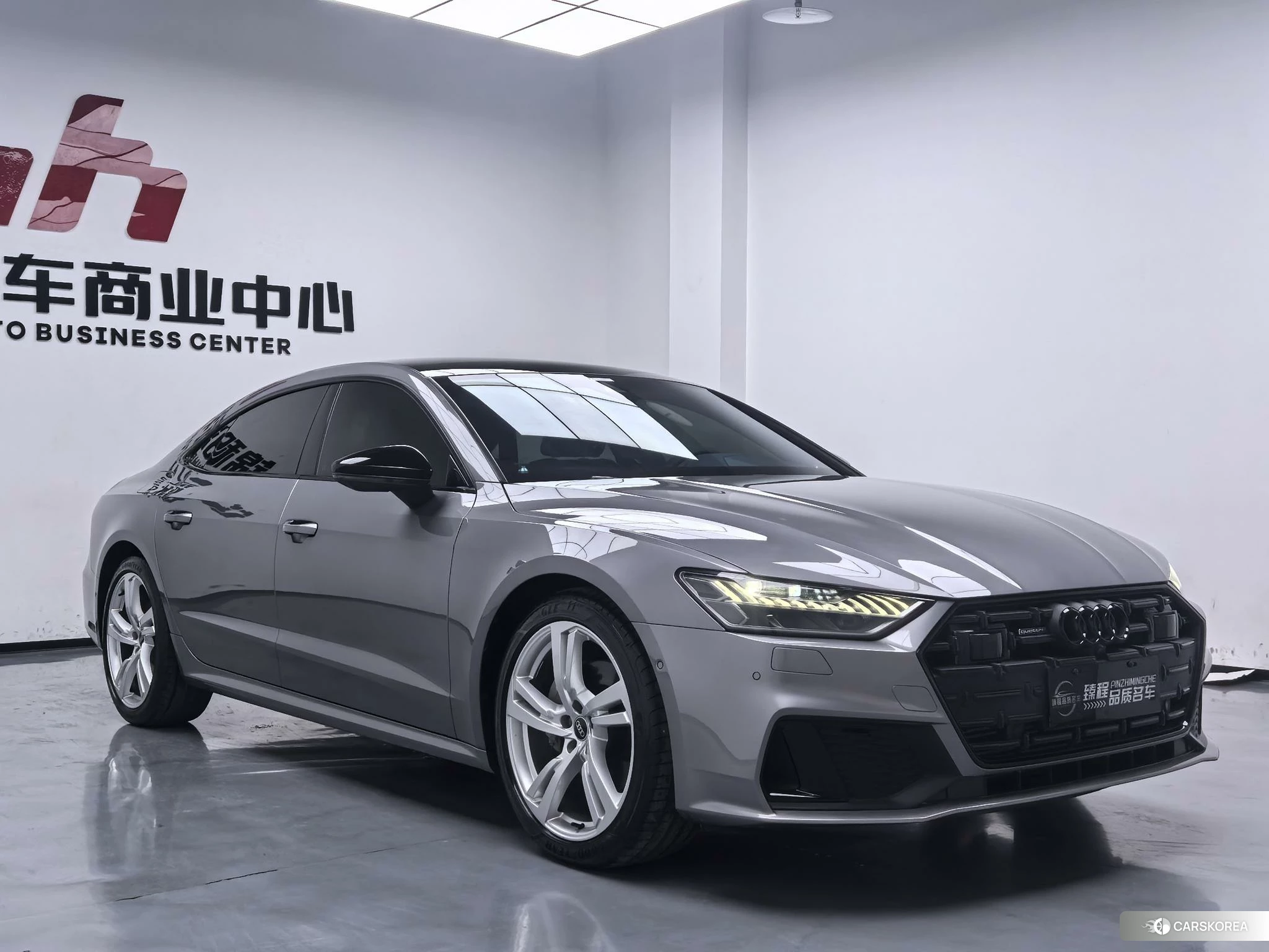 Audi A7L 2022 Серебристо-серый из Китая, фото 5