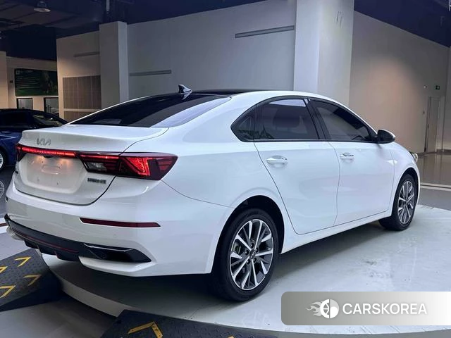 Kia K3 2022 Белый из Китая, фото 5