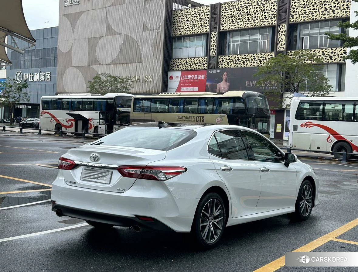 Toyota Camry 2021 Белый из Китая, фото 5