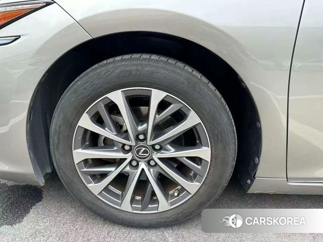 Lexus ES 2022 Серебристо-серый из Китая, фото 5