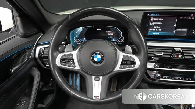 BMW 5 Series (G30) 2021 Белый из Кореи, фото 5