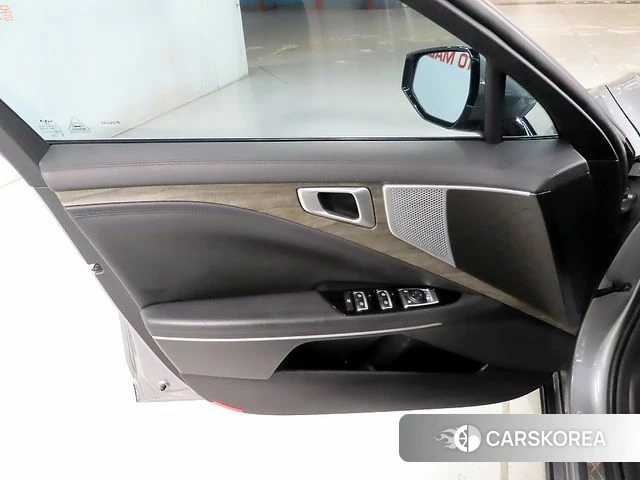 Kia K8 2023 Серебристо-серый из Кореи, фото 5