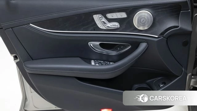 Mercedes-Benz E-Class W213 2022 Серебристо-серый из Кореи, фото 5