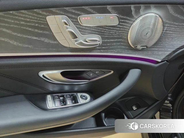 Mercedes-Benz E-Class W213 2023 Черный из Кореи, фото 5