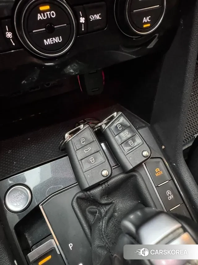 Volkswagen Tiguan second Generation 2018 Белый из Кореи, фото 5