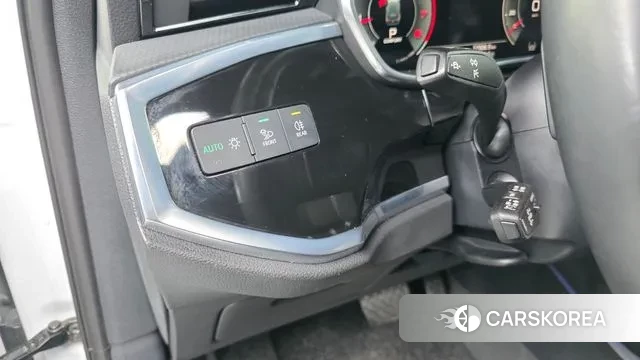 Audi Q3 (F3) 2023 Белый из Кореи, фото 5