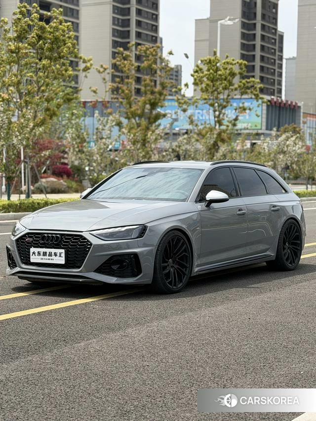 Audi RS 4 2023 Серебристо-серый из Китая, фото 5