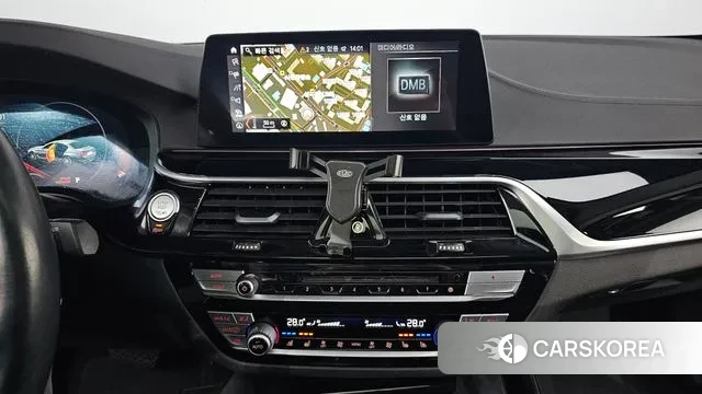 BMW 5 Series (G30) 2019 Серебристо-серый из Кореи, фото 5