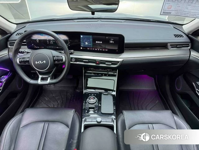 Kia K5 2023 Серебристо-серый из Китая, фото 5