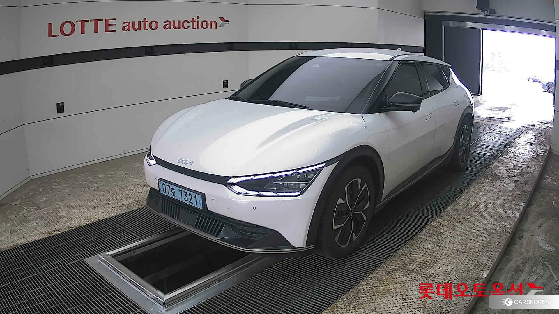 Kia EV6 2022 Snow White Pearl из Кореи, фото 5