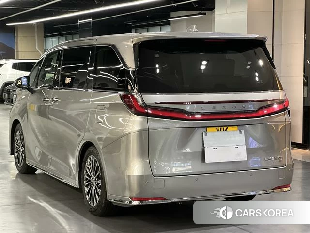 Lexus LM 2024 Серебристо-серый из Китая, фото 5