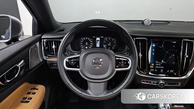 Volvo S60 3rd generation 2021 Светло-серебряный цвет из Кореи, фото 5