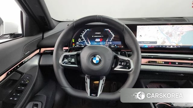 BMW 5 Series (G60) 2025 Белый из Кореи, фото 5