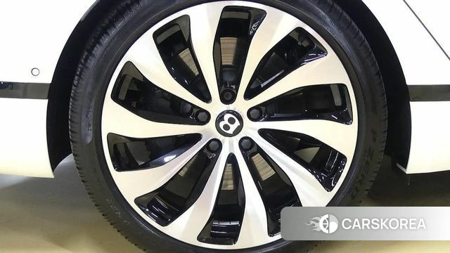 Bentley Flying Spur 3rd Generation 2023 Белый из Кореи, фото 5