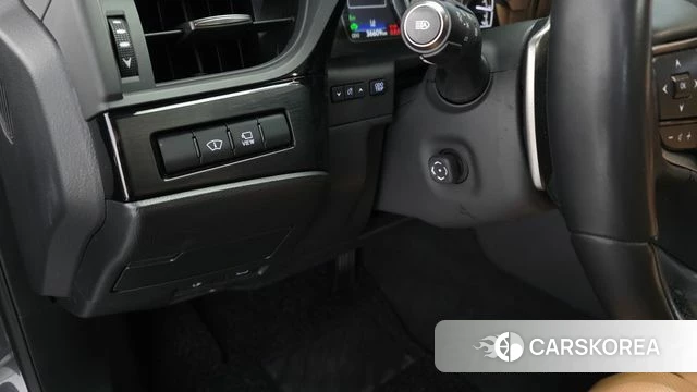 Lexus ES300h 7th generation 2024 Серый из Кореи, фото 5