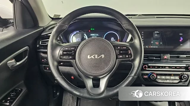 Kia Niro Plus 2023 Белый из Кореи, фото 5