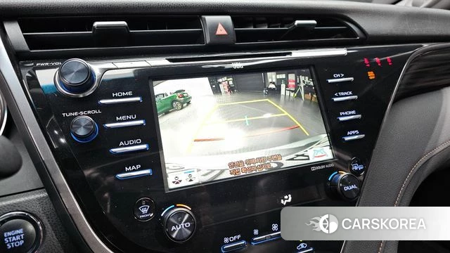 Toyota Camry (XV70) 2018 Серебристо-серый из Кореи, фото 5