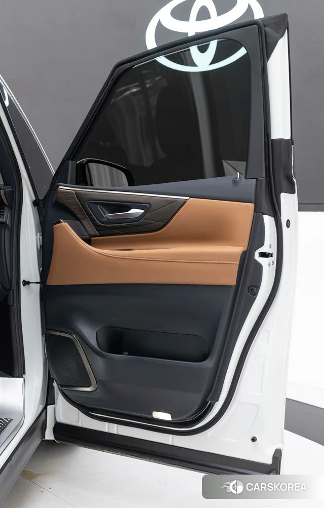 Toyota Elfa 2025 Белый из Китая, фото 5