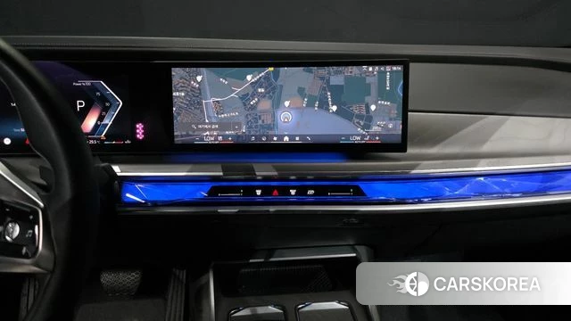 BMW 7 Series (G70) 2023 Серебристо-серый из Кореи, фото 5