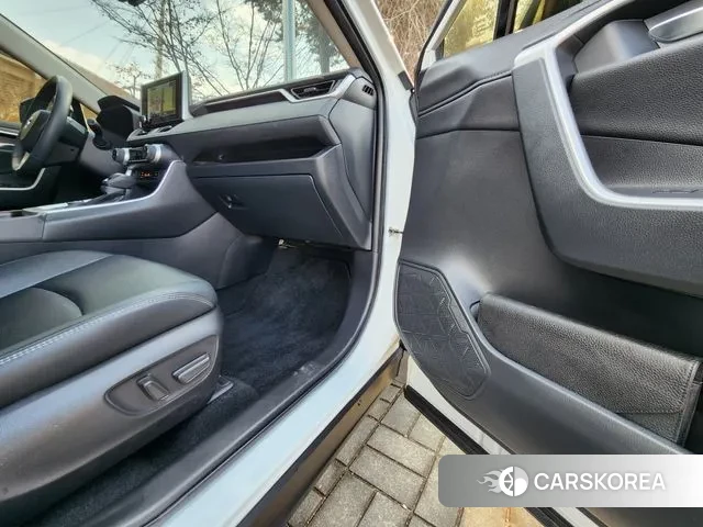 Toyota RAV4 5th Generation 2023 Белый из Кореи, фото 5