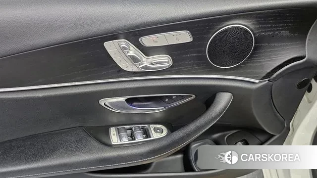 Mercedes-Benz E-Class W213 2022 Белый из Кореи, фото 5