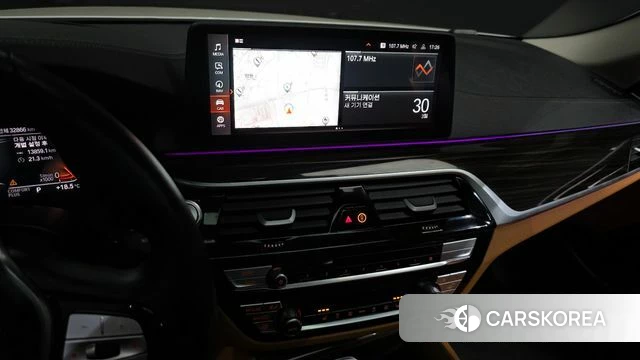 BMW 5 Series (G30) 2023 Белый из Кореи, фото 5