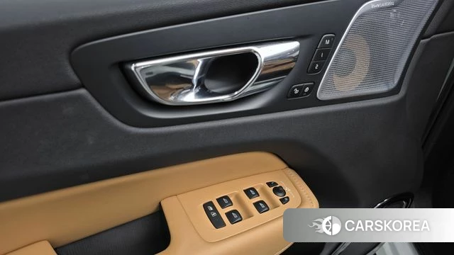Volvo XC60 second Generation 2018 Белый из Кореи, фото 5