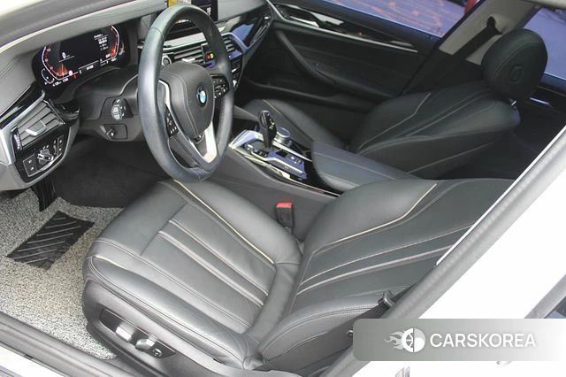 BMW 5 Series (G30) 2020 Белый из Кореи, фото 5