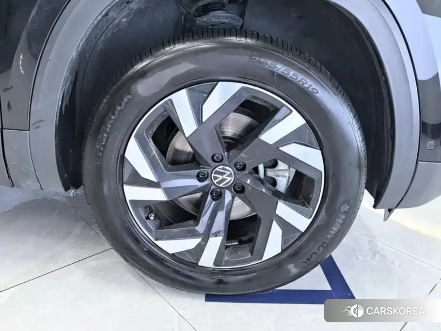 Volkswagen Touareg 2024 Черный из Китая, фото 5
