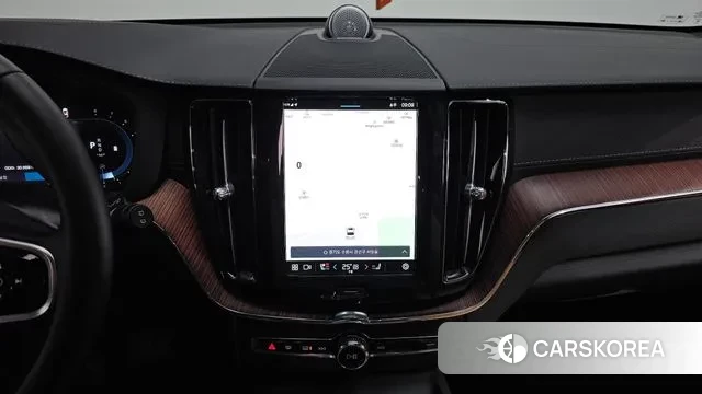 Volvo XC60 second Generation 2024 Белый из Кореи, фото 5