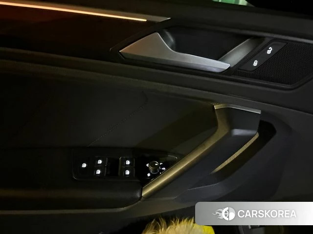 Volkswagen Tiguan second Generation 2021 Белый из Кореи, фото 5