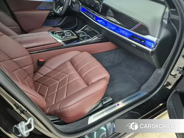 BMW 7 Series (G70) 2025 Черный из Кореи, фото 5