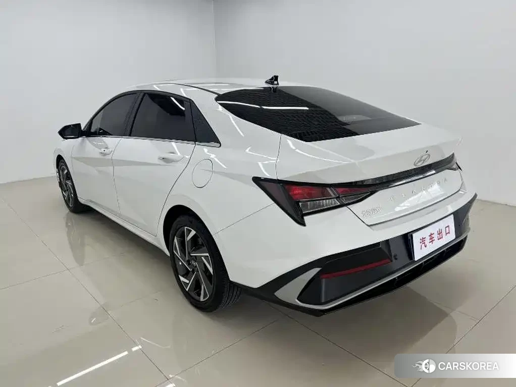 Hyundai Elantra 2023 Белый из Китая, фото 5