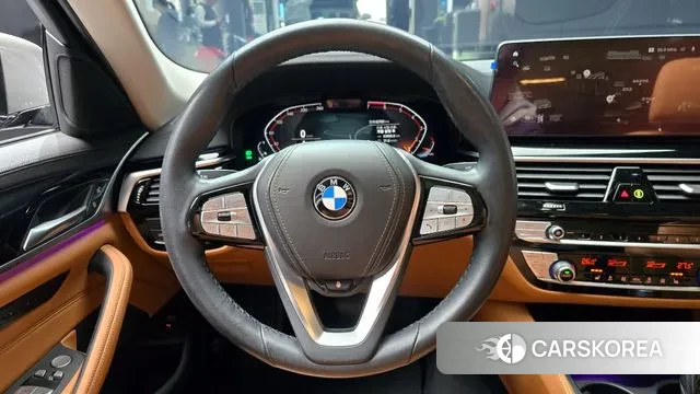 BMW 5 Series (G30) 2021 Серебристо-серый из Кореи, фото 5