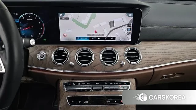 Mercedes-Benz E-Class W213 2022 Белый из Кореи, фото 5