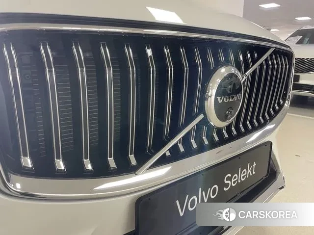 Volvo XC60 second Generation 2025 Белый из Кореи, фото 5