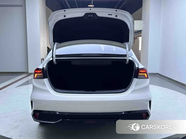 Kia K3 2023 Белый из Китая, фото 5