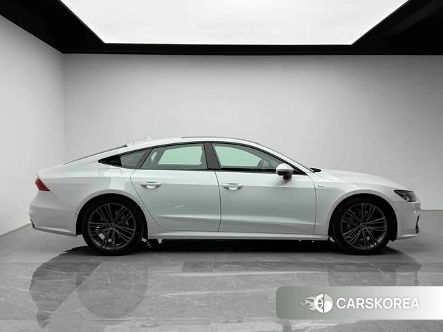 Audi A7 2023 Белый из Китая, фото 5