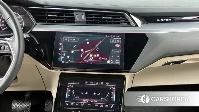 Audi e-Tron 2021 Белый из Кореи, фото 5