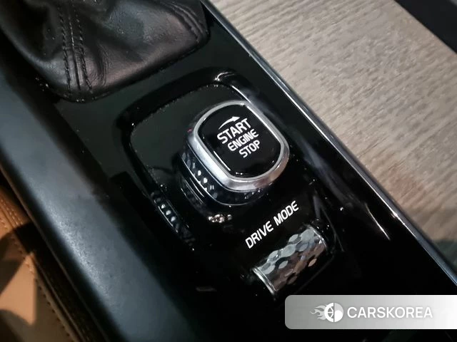 Volvo XC60 second Generation 2018 Белый из Кореи, фото 5