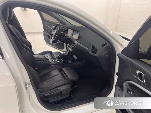 BMW 1 Series (F40) 2022 Белый из Кореи, фото 5