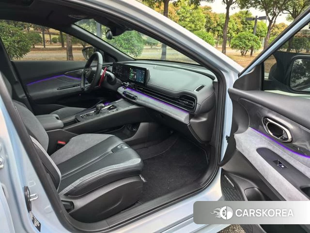 GAC Trumpchi Shadow Leopard 2025 Серебристо-серый из Китая, фото 5