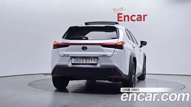 Lexus UX250h id 2701531 из Кореи 5