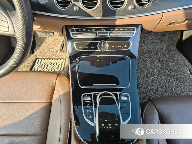 Mercedes-Benz E-Class W213 2018 Белый из Кореи, фото 5